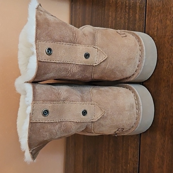 UGG Women's Brown and Cream Lace-Up Winter Boots - Picture 6 of 15